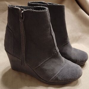 Toms Women's Desert Wedge High Ankle gray Suede Bootie Size 6 - Zip Up Boho